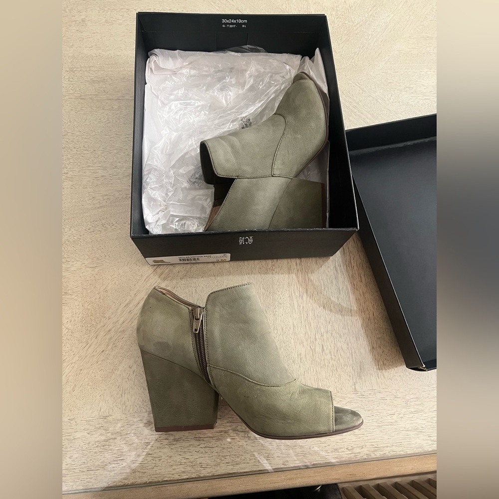 Naturalizer Olive Block Heel & Peep Toe Ankle Boots